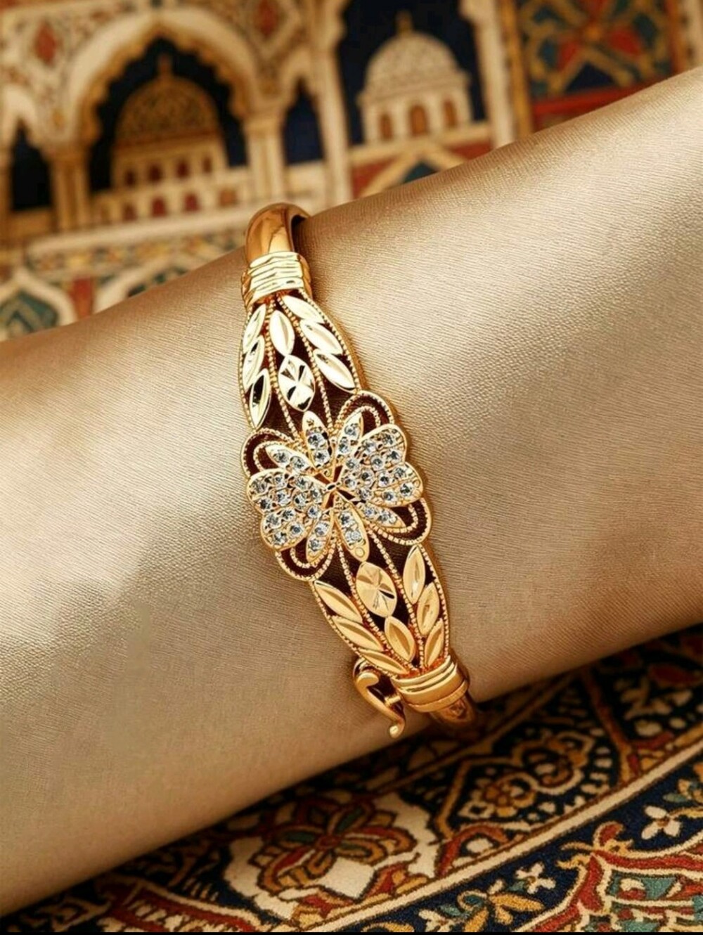 BRAND NEW ** Elegant Gold Floral Crystal Bangle Bracelet